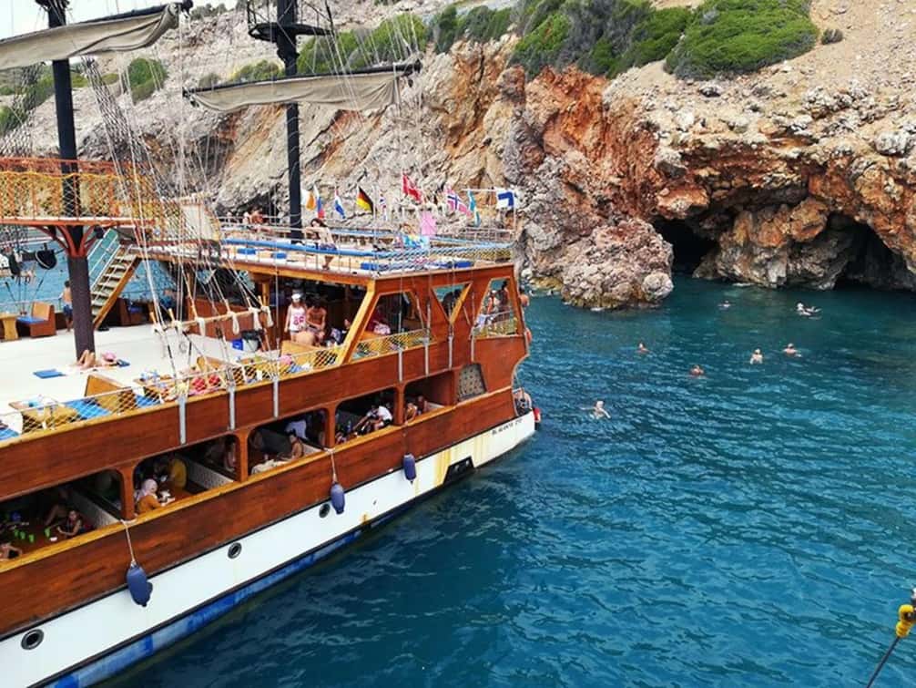 Alanya: Catamaran Boat Tour with Snorkeling with Lunch 3