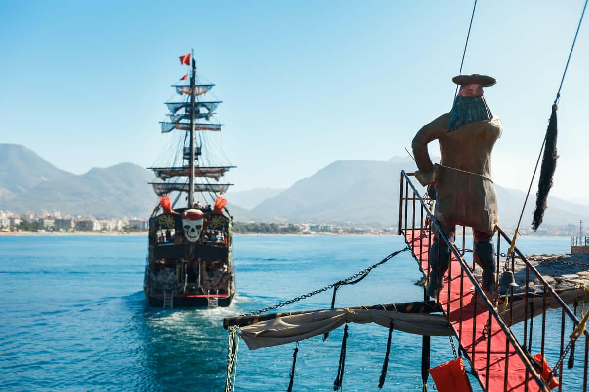 Alanya: Luxury Pirate Boat w/Transfer, Lunch & Soft Drinks 3