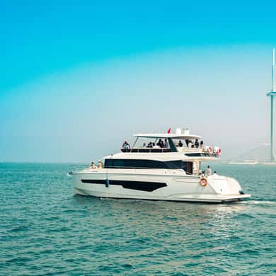 The Luxury Yacht Tour with Live BBQ Option and Drinks — photo 2