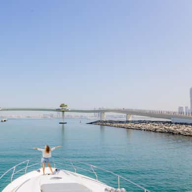 Dubai Marina Luxury Yacht Tour With Breakfast T465730 — photo 2