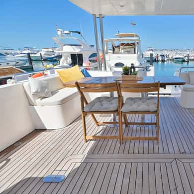 Romantic Dinner On Private Yacht T652868 — photo 5