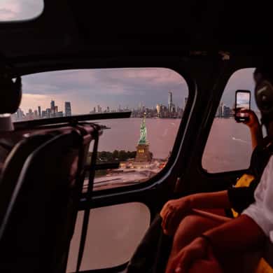 Nyc Helicopter Sightseeing Experience With Champagne Toast T133758 — photo 2
