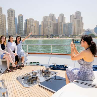 The Luxury Yacht Tour with Live BBQ Option and Drinks — photo 4