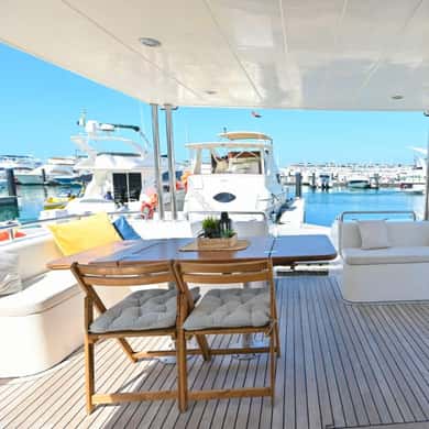 Romantic Dinner On Private Yacht T652868 — photo 3