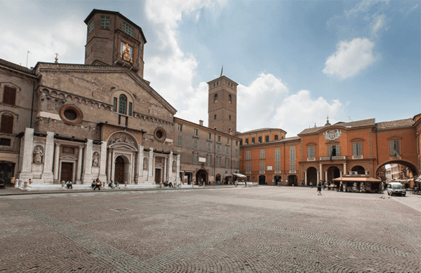 Reggio Emilia: tour guidato nella città della bandiera italiana - 2026 ...