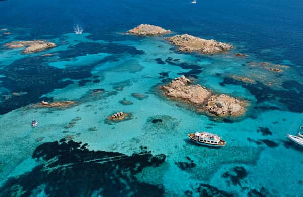 Tour dei 5 Sensi – Arcipelago di La Maddalena in Gommone - 2026 ...