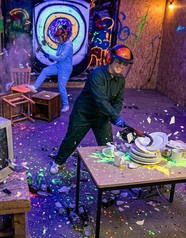 Amsterdam: Glow-in-the-Dark Rage Room Therapy Experience - 2026 ...
