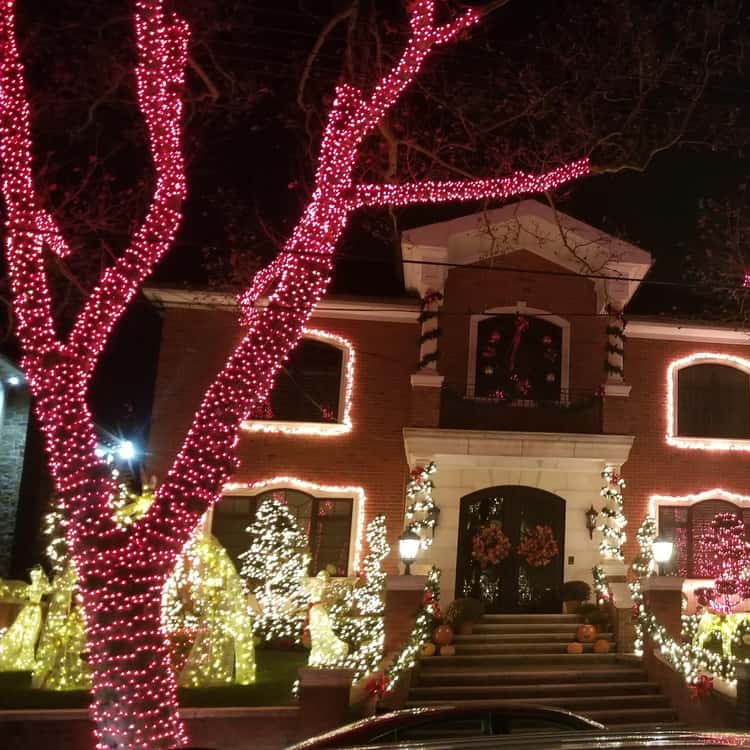 Großartige Weihnachtslichter-Tour durch Dyker Heights, Brooklyn – 2026 (verifizierte Bewertungen)