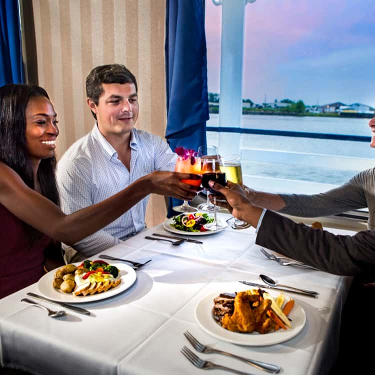 Savannah: Buffet Dinner Cruise with Live Entertainment