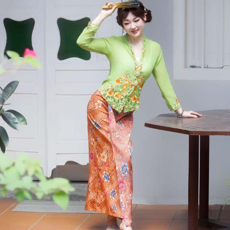 formal singapore traditional dress Singapore: Nyonya Kebaya & Costume Rental outfit modern singapore traditional dress