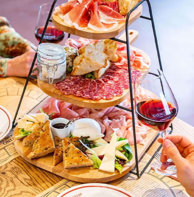 Milan: Small Group - Duomo & Rooftop, Wine & Food Tasting