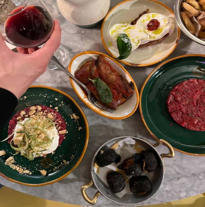 Milan: Downtown Food Tour of 7 Tastings with Risotto & Wine