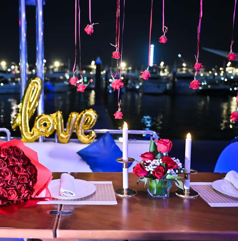 Romantic Dinner On Private Yacht T652868