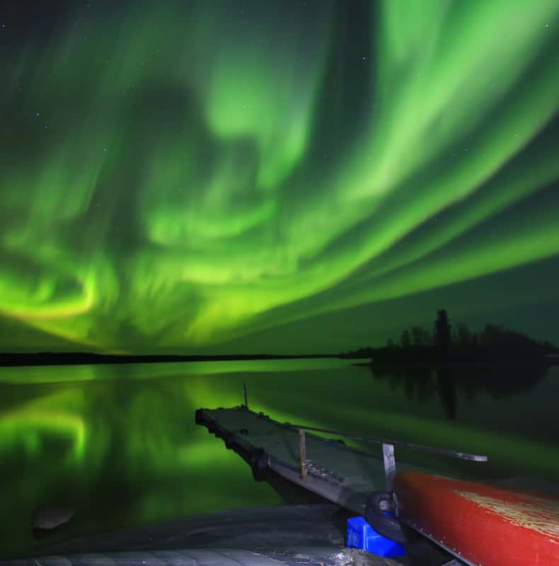 From Yellowknife: Northern Lights Bus Tour with Photos