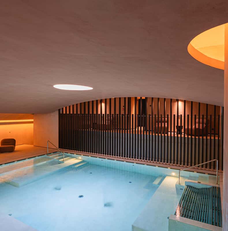 Florence: Admission to the spa with wellness program and aperitif with platter