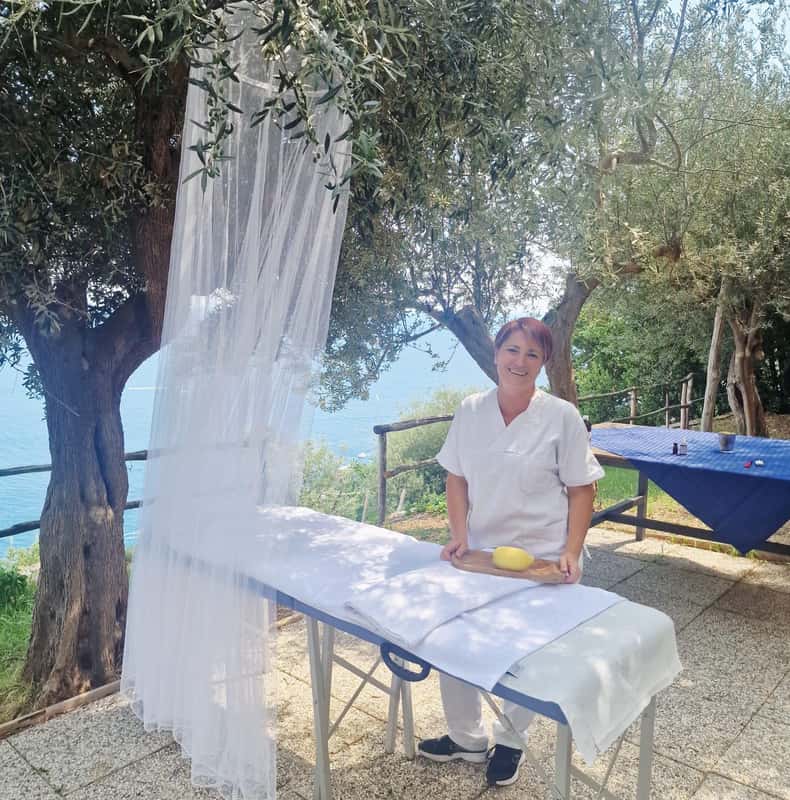 Amalfi: Walk through the terraces and lemon wellness massage