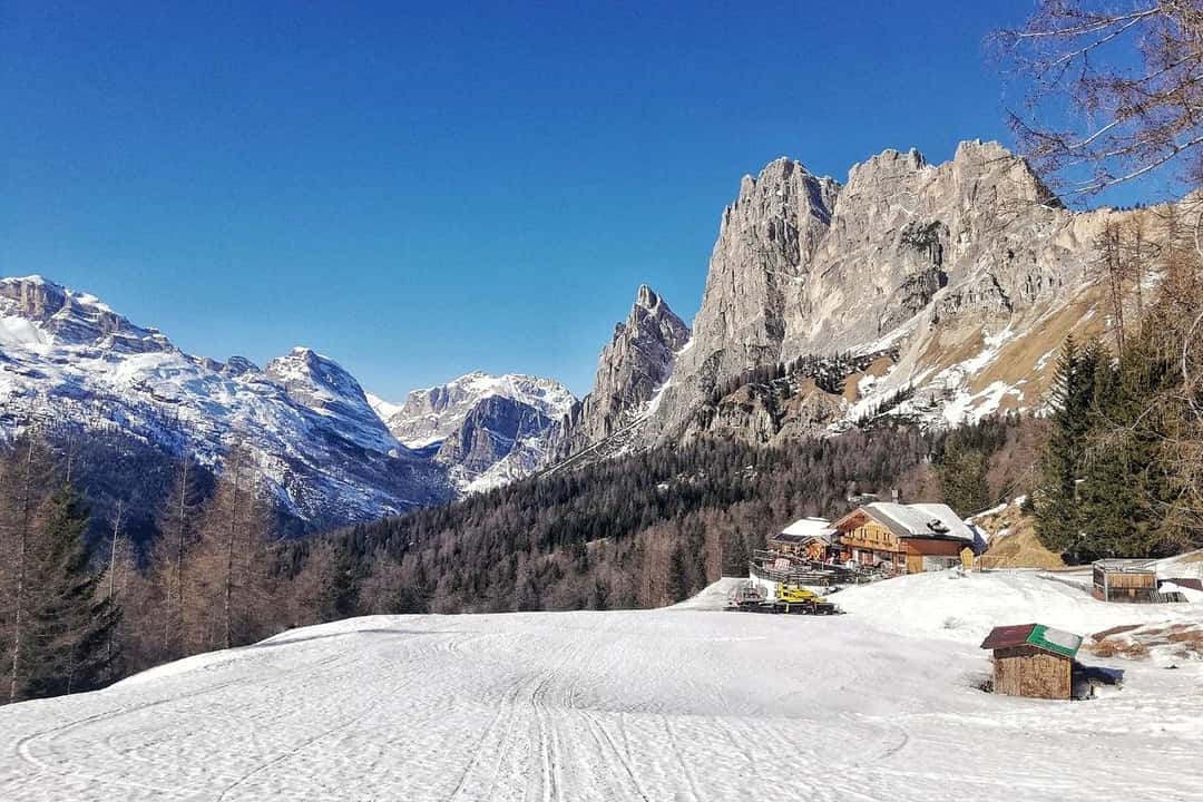 Wycieczka z przewodnikiem po śniegu w Dolomitach
