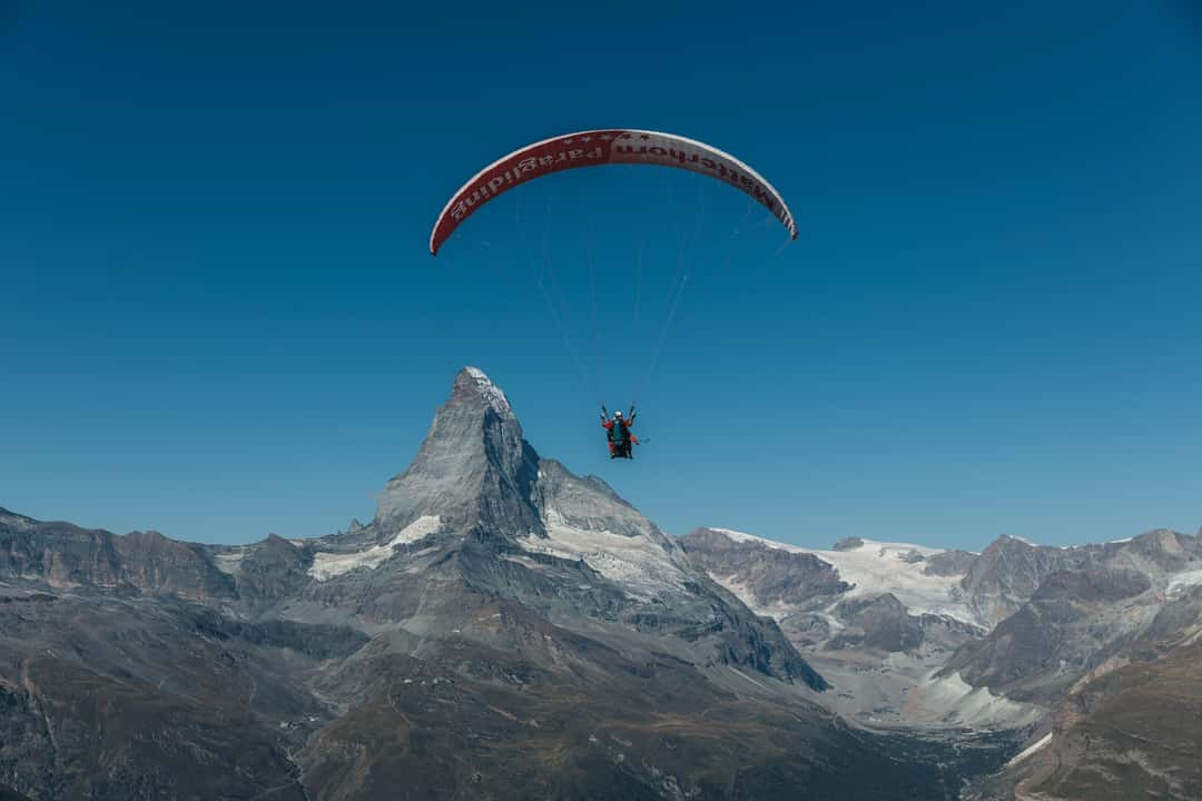 Tandemflyvning med udsigt til Matterhorn