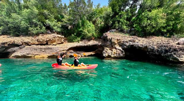 Kayak & Schnorcheln an einer Meereshöhle (La Victoria, Alcúdia)
