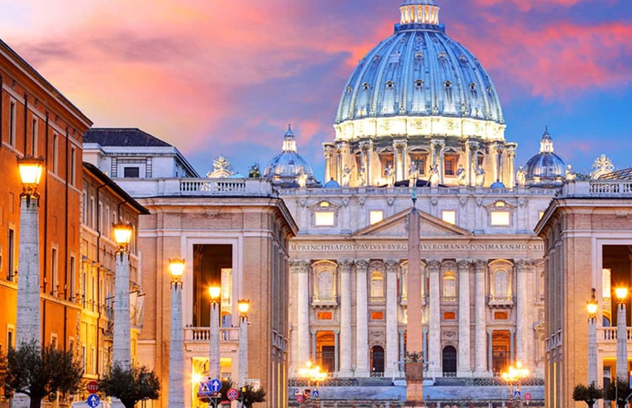 Smoll Line St. Peter's Basilica Small Group Guided Tour + skip-the-line - 2026 ...