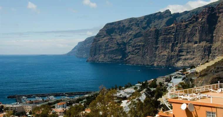 Los Gigantes cliffs from above