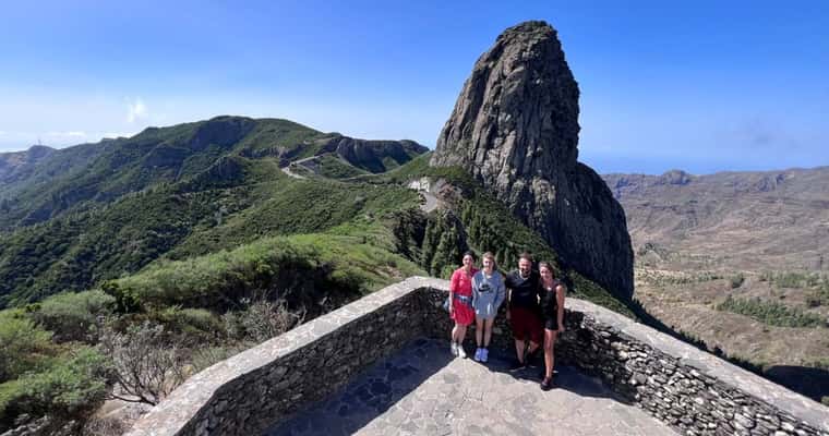 Roque de Agando with visitors