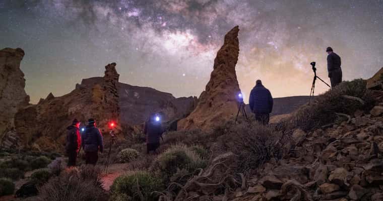 Milky Way over Roques de Garcia, stargazers