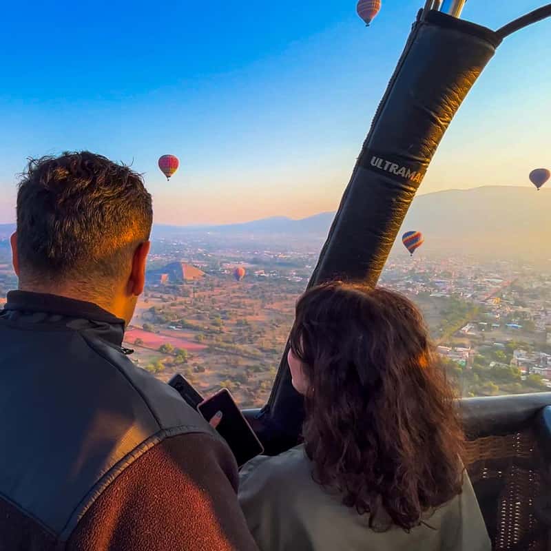 teotihuacan hot air balloon sunrise