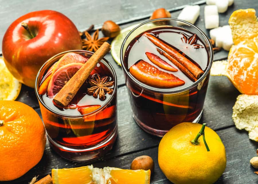 Place Jeanne d’Arc, mercado de Navidad de Colmar — vino caliente con naranja y canela