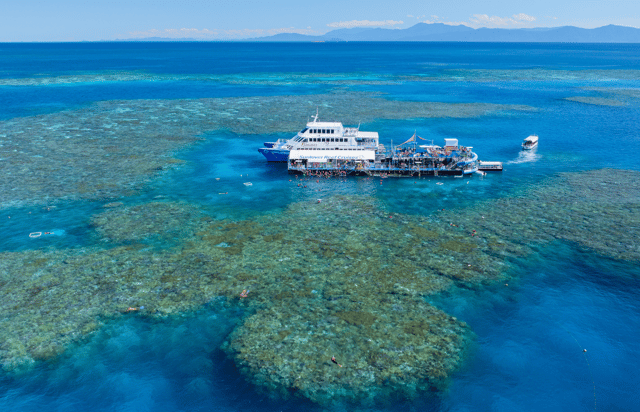 Sunlover Moore Reef pontoon — Cairns