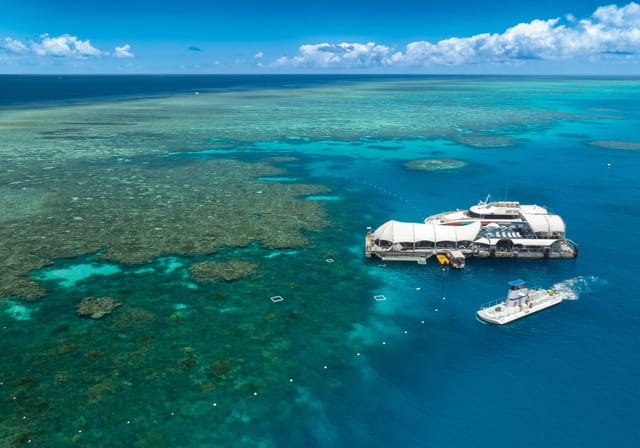 Moore Reef pontoon day — Cairns