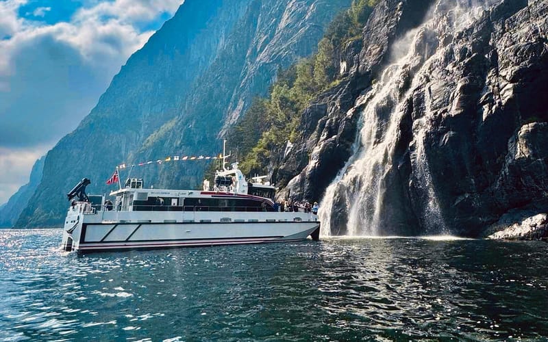 Lysefjord & Preikestolen cruise — GetYourGuide gallery photo 2