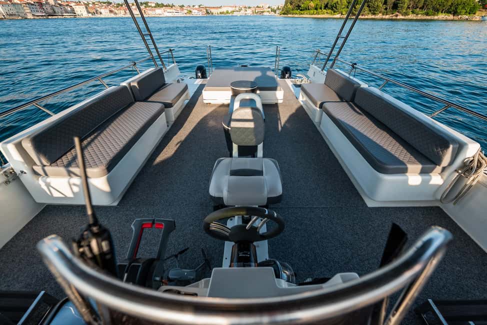 Bild Nr. 16 von Rovinj: Sonnenuntergangs- und Delfin-Gruppentouren mit dem Katamaran Aktivität in Rovinj, hochgeladen vom Anbieter