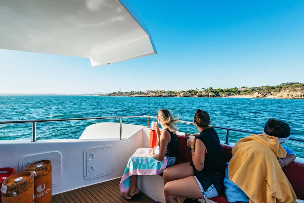 afbeelding n.9 van Vanuit Albufeira: Sunset Cruise en Strand BBQ met Open Bar activiteit in Olhos de Água, geüpload door aanbieder