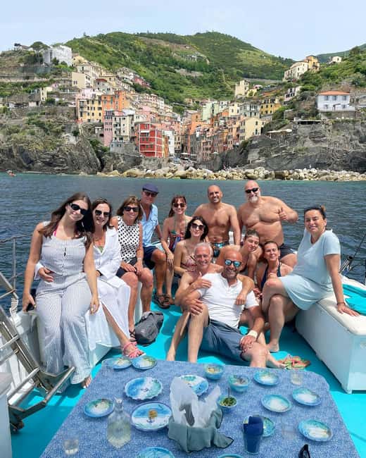 Immagine nº 8 di Tour giornaliero in barca alle Cinque Terre con tradizionale gozzo ligure attività a Vernazza, caricata dal fornitore