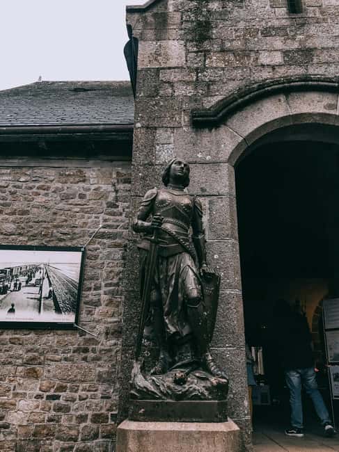 Image N°6 de Mont Saint-Michel: Visite guidée du village et entrée abbaye en option activité à Normandie, publiée par le prestataire