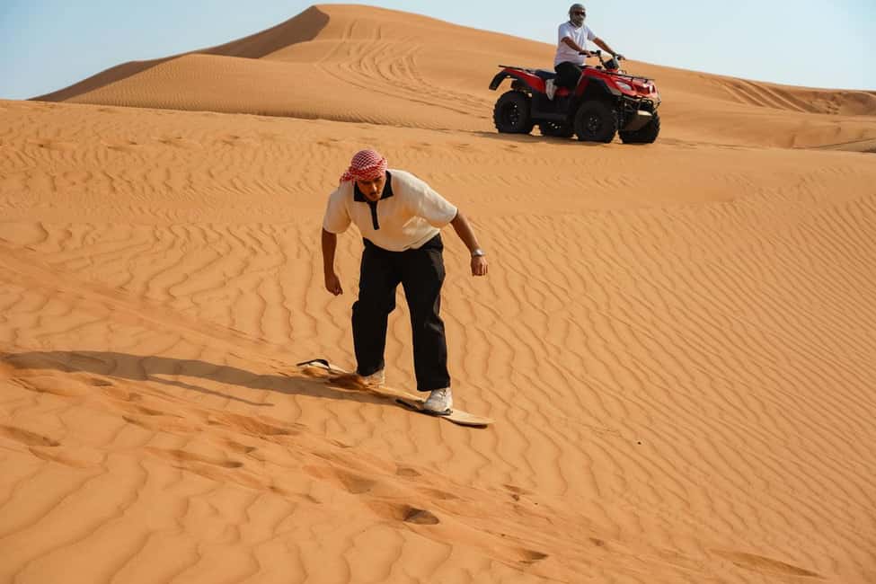 サプライヤーによってアップロードされた、ドバイのドバイ：バギーで砂丘を駆け抜ける、サンドボーディング、ラクダ乗り＆ショーの画像#2