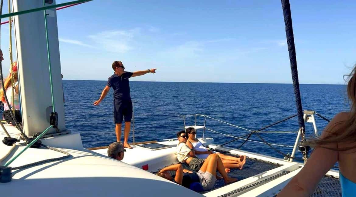 Immagine nº 7 di Rethymno: Crociera in catamarano al tramonto con vino e snack attività a Rethymno, caricata dal fornitore