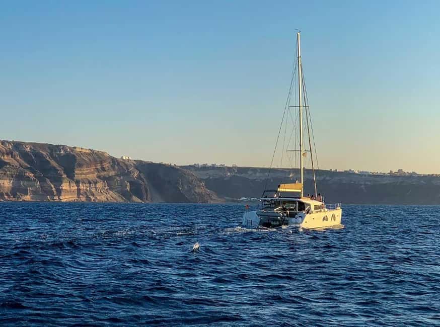 imagem n.17 de Santorini: Cruzeiro ao pôr do sol com jantar grego e transfer atividade em Cíclades, carregada pelo fornecedor