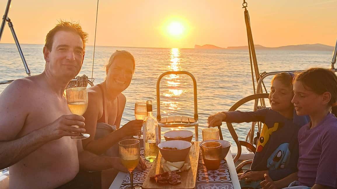 Immagine nº 2 di Da Alghero: tour in barca a vela al tramonto attività a Bosa, caricata dal fornitore