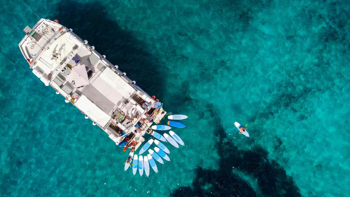 Image N°5 de Ibiza : croisière premium d'une journée à Formentera en catamaran activité à Sant Josep de sa Talaia, publiée par le prestataire