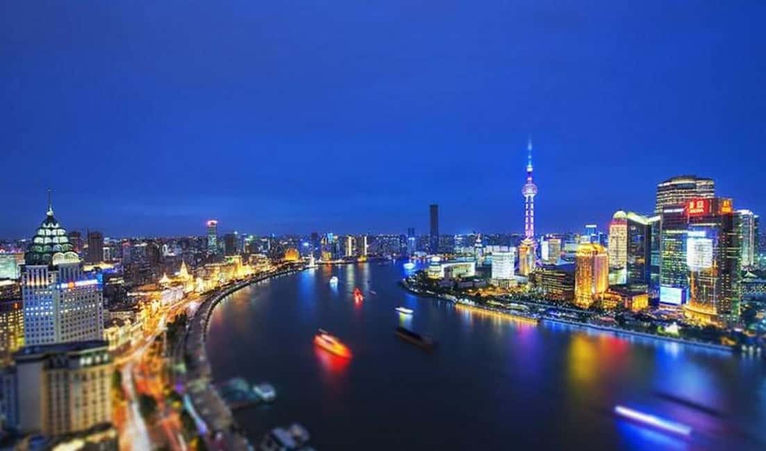 Image N°5 de Croisière nocturne sur le fleuve Shanghai : siège VIP et dîner authentique activité à Shanghaï, publiée par le prestataire