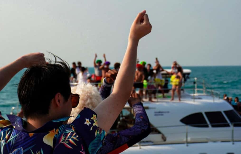 image n.21 of Pattaya: 3 Islands Day Tour on Catamaran with Buffet Lunch activity in Chonburi Province, uploaded by supplier