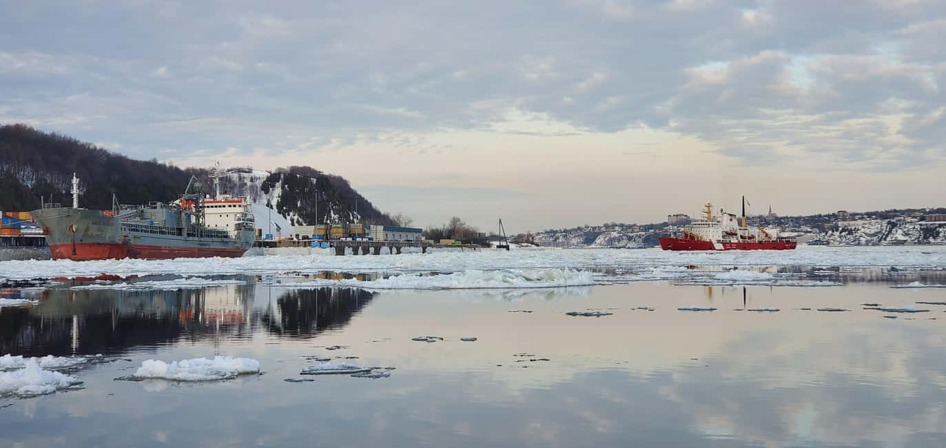image n.12 of Quebec City: Ice Canoeing with Hot Chocolate & Sauna activity in Quebec, uploaded by supplier