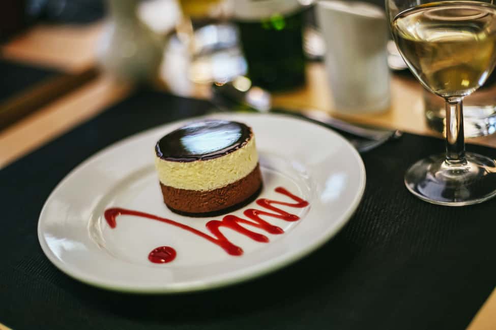 Image N°5 de Londres : Dîner-croisière sur la Tamise activité à Royaume-Uni, publiée par le prestataire