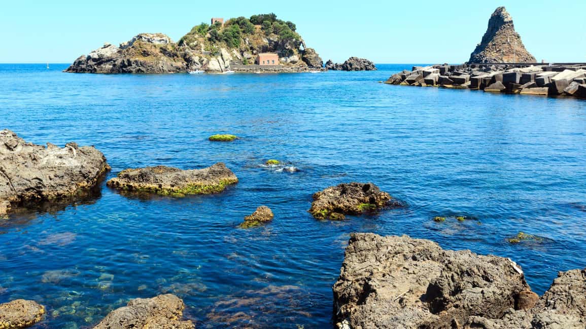 imagen n.º 5 de Catania: Excursión en barco con aperitivo, Prosecco y snorkel actividad en Catania, subida por el proveedor
