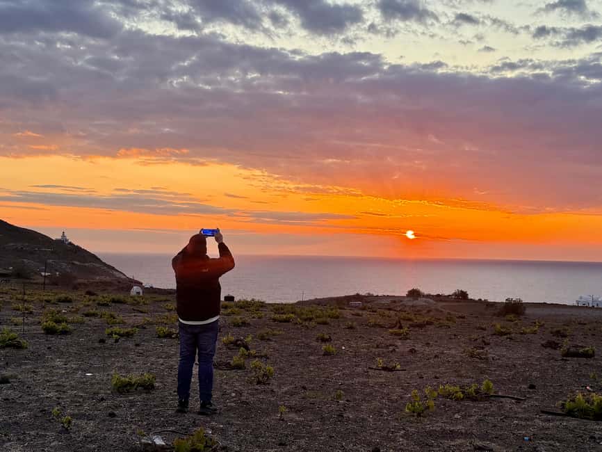 imagem n.15 de Santorini: Excursão a pé ao pôr do sol com comidas e bebidas locais atividade em Cíclades, carregada pelo fornecedor