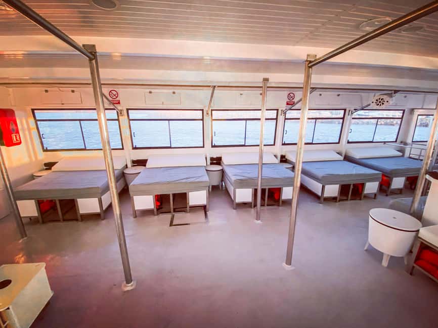 Image N°10 de Ibiza : Soirée VIP sur un catamaran avec Open Bar Premium, Paella et Ticket Club activité à Ibiza (ville), publiée par le prestataire