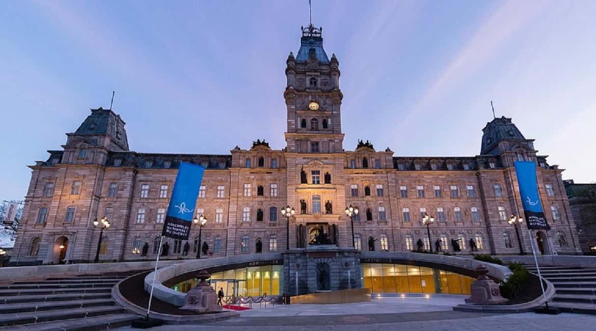 imagem n.8 de Grupo pequeno: Toronto, Montreal, Quebec e Niagara em 4 dias atividade em Cataratas do Niágara, Canadá, carregada pelo fornecedor