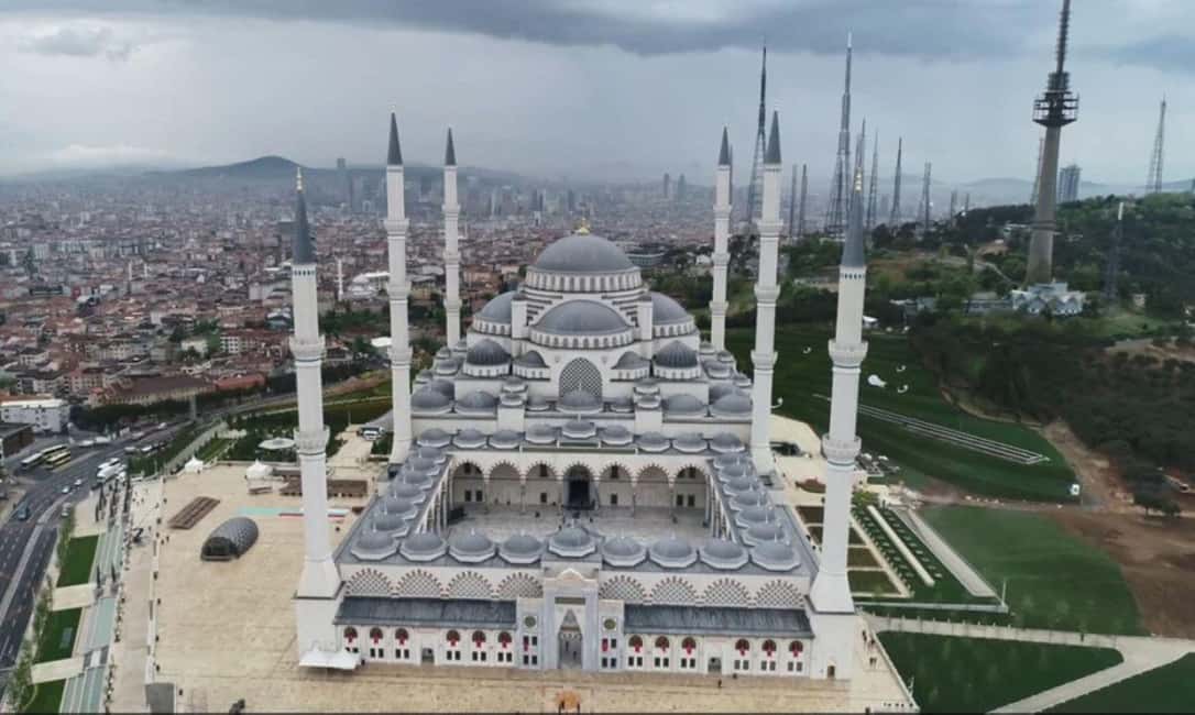 imagem n.6 de Ásia Continental & Palácio de Topkapı & Harém. Guiado, pequeno grupo atividade em Istambul, carregada pelo fornecedor